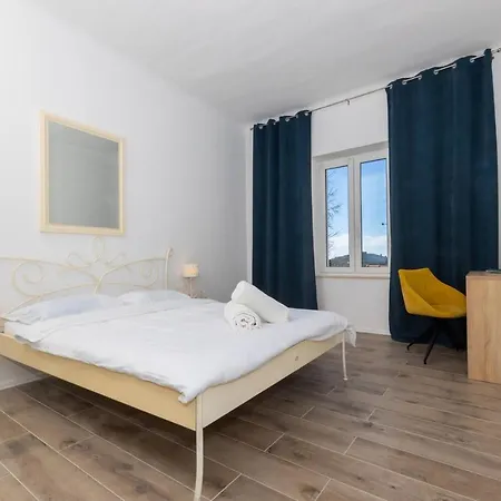 Kekia One Bedroom Apartment *